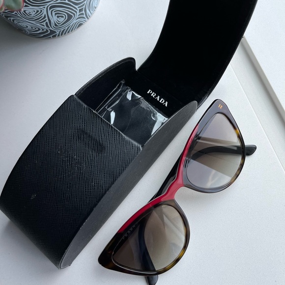 Prada sunglasses cat eye with two color combination. - Picture 6 of 6